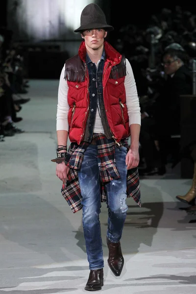 Look 15